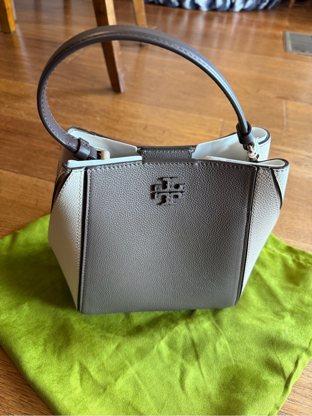 TORY BURCH SMALL MCGRAW COLORBLOCK BUCKET BAG